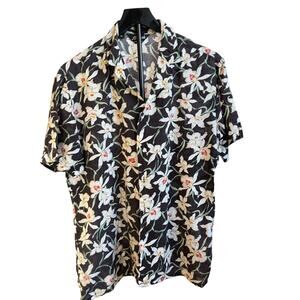 Hutspah Vintage mens black white floral Hawaiian shirt.  Size M. vacation resort